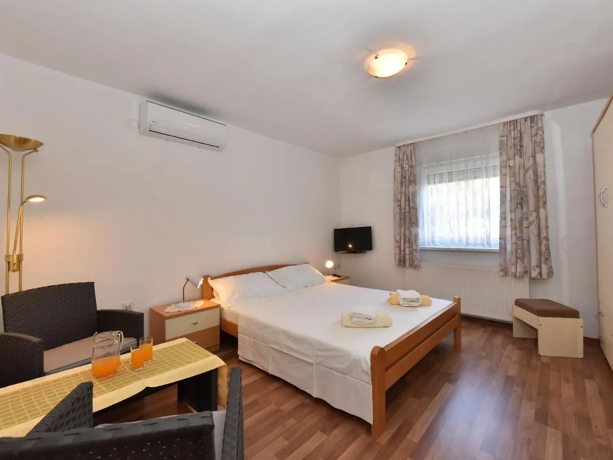Traditional Apartment In Zadar With Garden